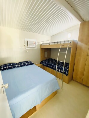 2 عدّة غرف نوم وواي فاي مجانًا وملاءات أسرّة