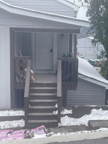 Large 1-bedroom apartment with central AC and on-demand hot water in Benwood