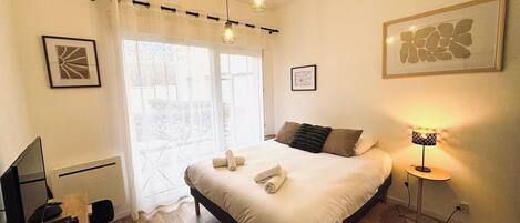 1 bedroom, WiFi, bed sheets
