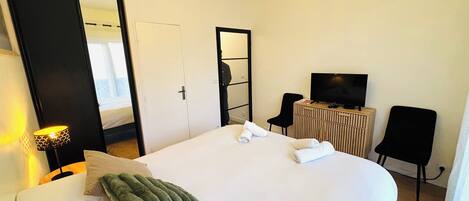 1 bedroom, WiFi, bed sheets