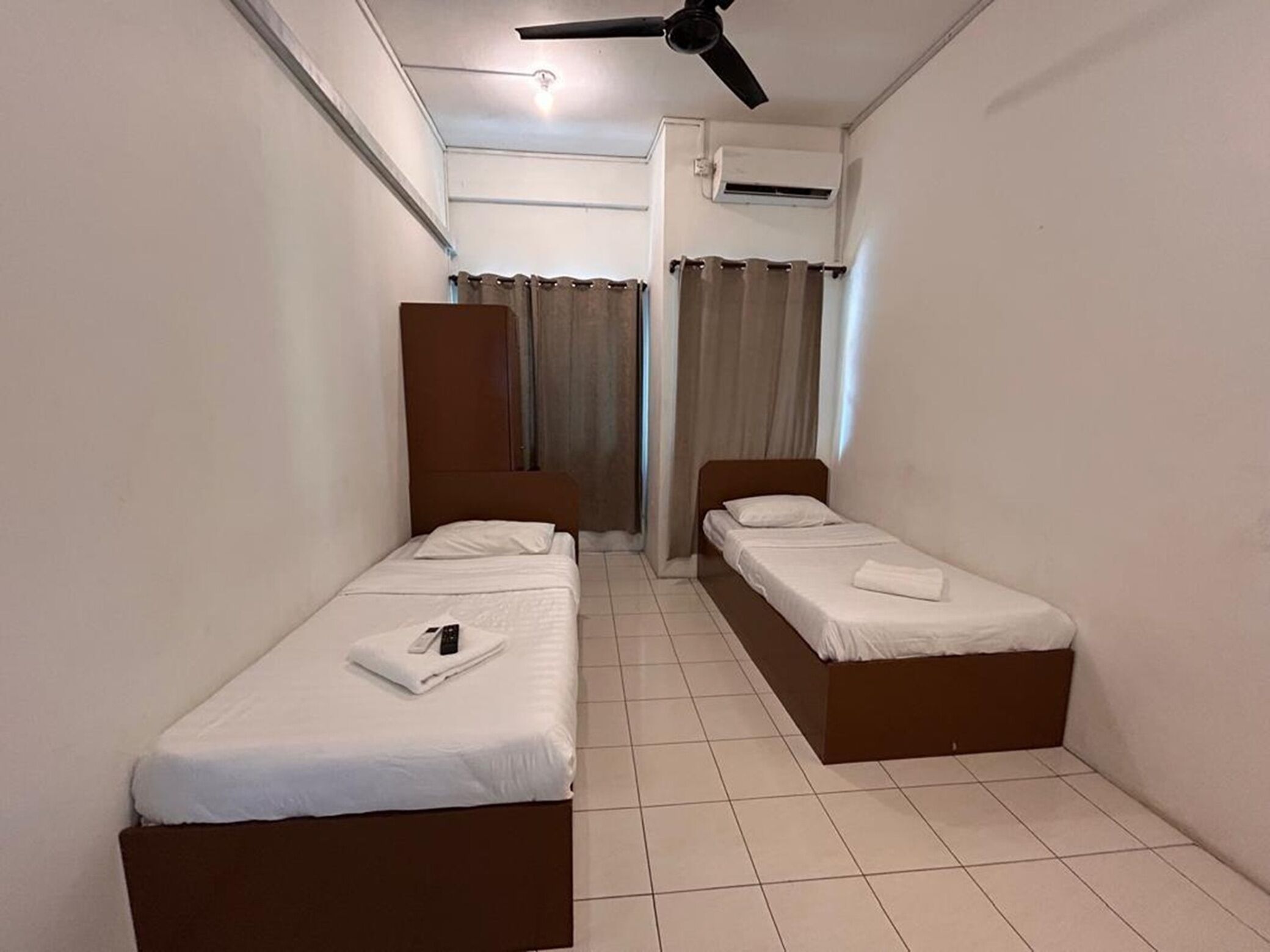 Deluxe Twin Room | Desk, free WiFi