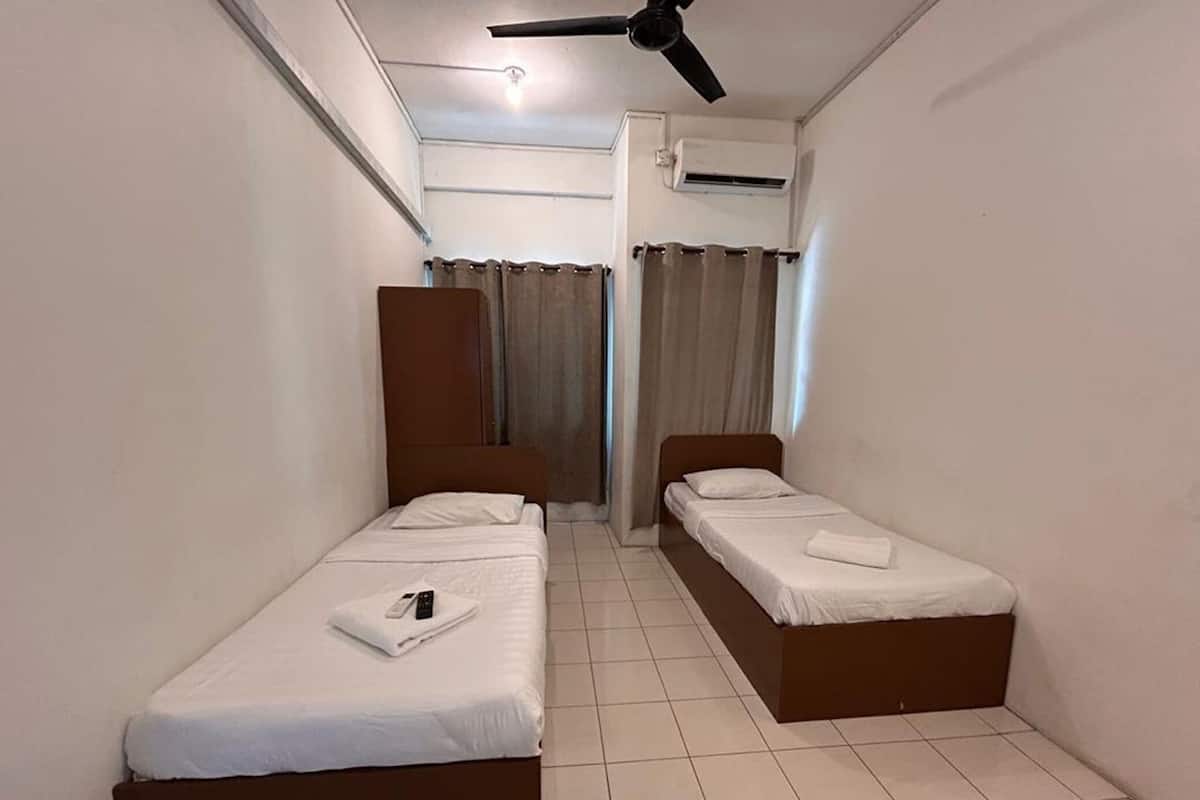 Deluxe Twin Room | Meja, Wi-fi percuma 