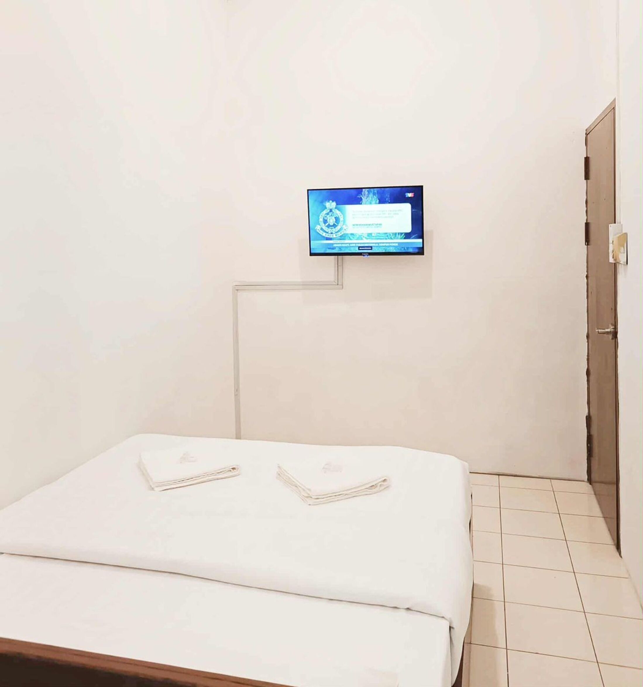 Economy Double Room | Desk, free WiFi