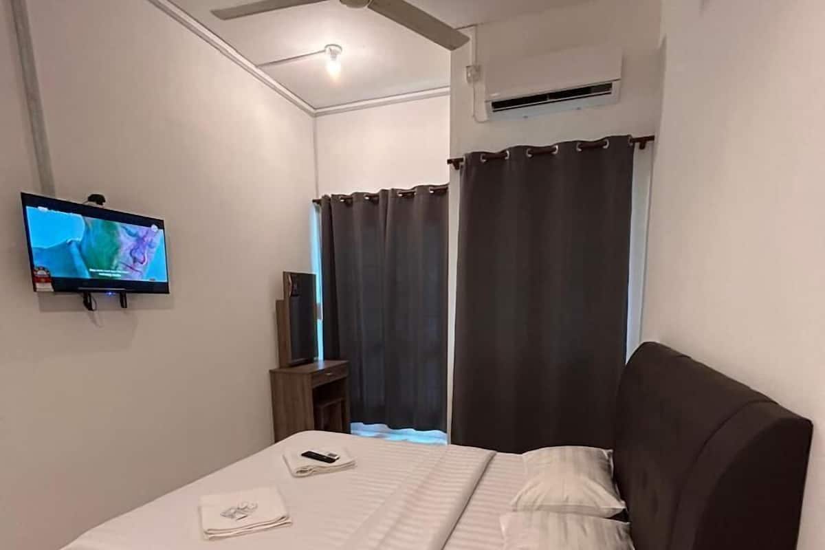 Superior Double Room | Meja, Wi-fi percuma 