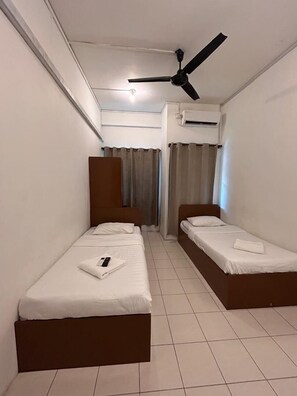 Habitación estándar con 2 camas individuales | Escritorio y wifi gratis