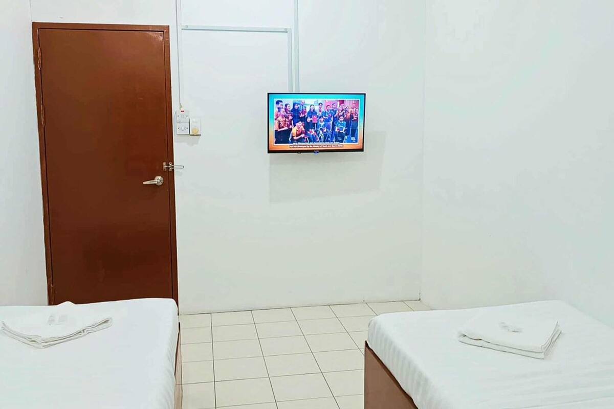 Standard Twin Room | Meja, Wi-fi percuma 