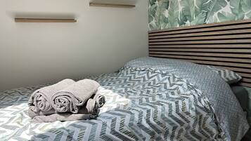 Fer et planche Ă repasser, Wi-Fi, draps fournis