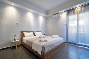 Iron/ironing board, internet, bed sheets
