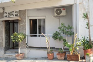 Exterior detail - Kastella Sea Breeze Studio by ΜΡS (Pireas)