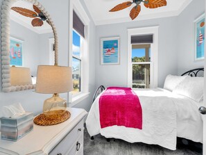 3 bedrooms, free WiFi, bed sheets - ⭐Close to Beach-Outdoor Space-The Grand Castle⭐ (Panama City Beach)
