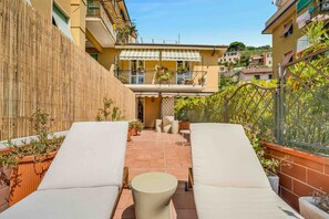 Terrace/patio - Blue Sign – Your corner of the sea in Le Grazie, PortovenereLocated in the picturesque village of Le Grazie, a hamlet of the municipality of Portovenere, Blue Sign is a holiday home with a refined and welcoming style, perfect for those looking for a re (Le Grazie)