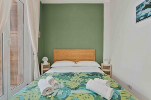 2 bedrooms, iron/ironing board - Blue Sign – Your corner of the sea in Le Grazie, PortovenereLocated in the picturesque village of Le Grazie, a hamlet of the municipality of Portovenere, Blue Sign is a holiday home with a refined and welcoming style, perfect for those looking for a re (Le Grazie)