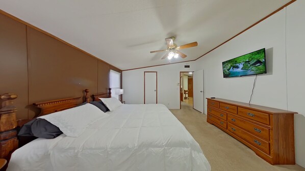 3 bedrooms, internet, bed sheets