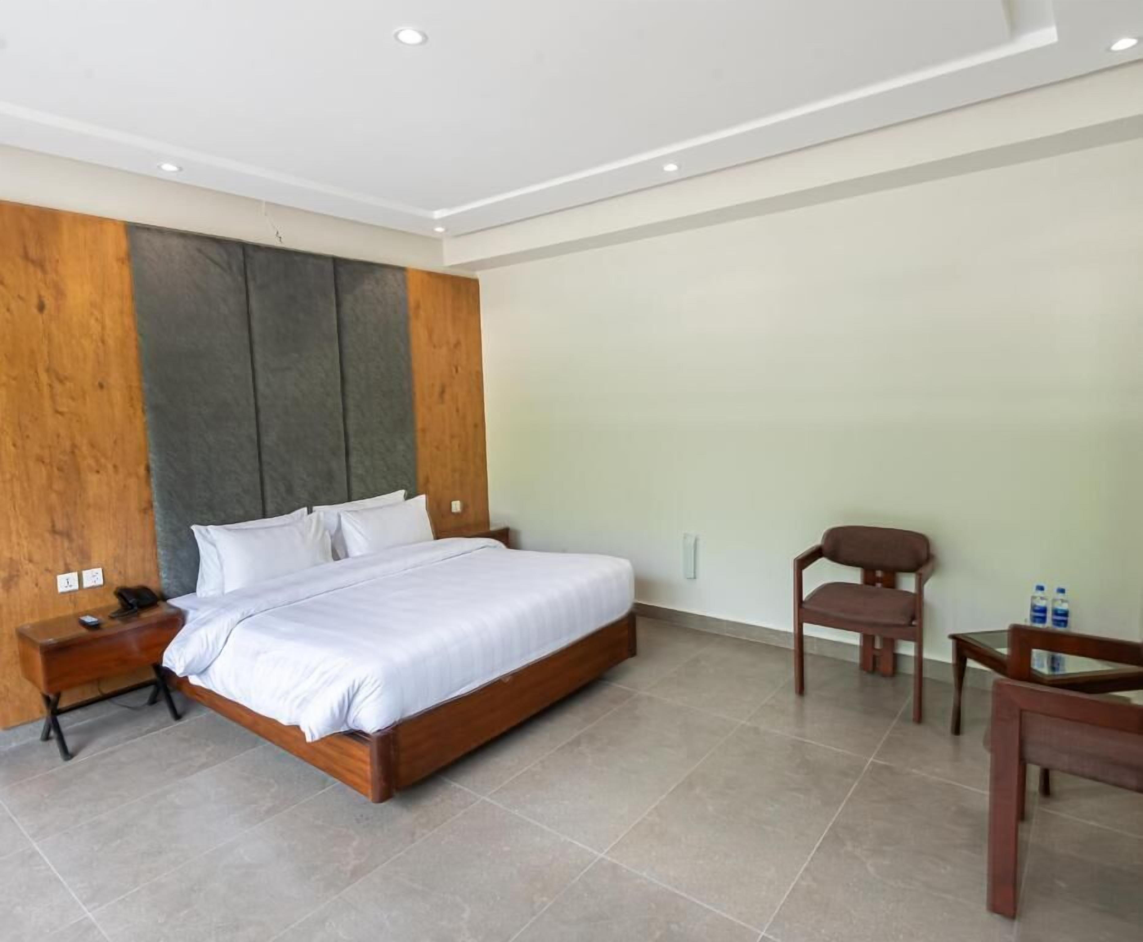 Deluxe Double Room, Mountain View | Soundproofing, iron/ironing board, free WiFi