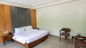 Deluxe Double Room, Mountain View | Soundproofing, iron/ironing board, free WiFi