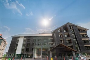 Front of property - Luxus Grand Hotel  (Naran)