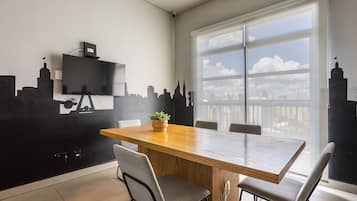 Basic Apartment | Dining