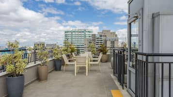 Basic Apartment | Outdoor dining