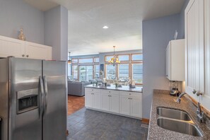 Interior - Soundfront Duck home w/ amazing views, private pool & hot tub by Sun Realty (Duck)