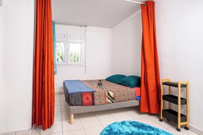1 chambre, fer et planche à repasser, lit parapluie, Wi-Fi gratuit