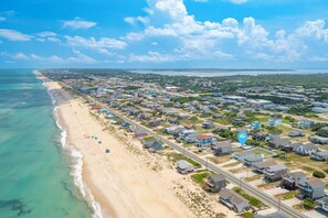 On the beach - Semi-oceanfront pet-friendly Kitty Hawk home across the street from the beach! (Kitty Hawk)
