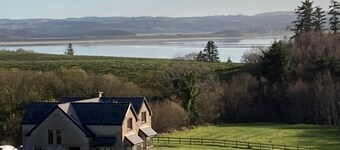 Charming 3-bedroom house in soothing Mountcharles for your getaway.Close to all!