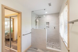 Towels - Pet-friendly oceanside Duck home with hot tub by Sun Realty (Duck)