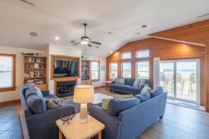 Smart TV, fireplace, DVD player, stereo - Pet-friendly oceanfront home w/ pool, hot tub, & stunning views! (South Nags Head)