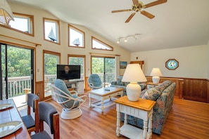 Fireplace, DVD player, stereo - Sun Realty pet-friendly oceanside home with private pool! (Duck)