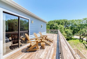 Terrace/patio - Sun Realty pet-friendly oceanside home with private pool! (Duck)