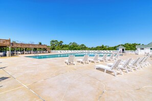 Pool - Semi-oceanfront home w/ a hot tub on Hatteras Island! (Avon)