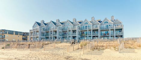 Crystal Shores Oceanfront Exterior