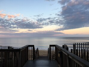 Beach - Oceanfront condo w/ incredible views & community pool! (Kill Devil Hills)