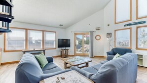 Living area - Pet-friendly oceanside Hatteras home just 200' from beach access! (Hatteras)