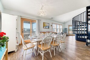 Dining - Pet-friendly oceanside Hatteras home just 200' from beach access! (Hatteras)