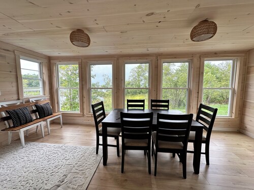 Cozy Newly Renovated Cottage On Pushaw Lake in Orono