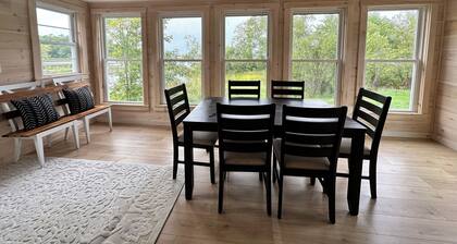 Cozy Newly Renovated Cottage On Pushaw Lake in Orono
