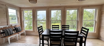 Cozy Newly Renovated Cottage On Pushaw Lake in Orono
