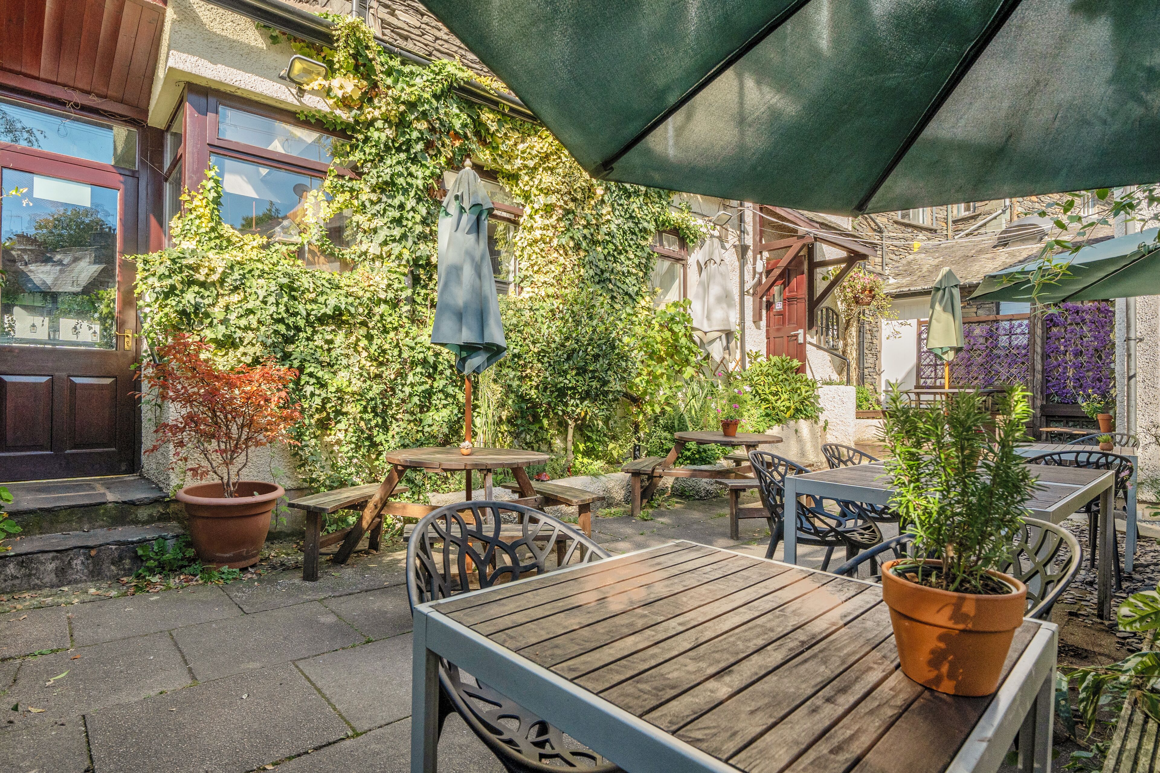 Deluxe Apartment, Courtyard View | Outdoor dining