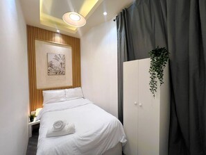 Economy dubbelrum - balkong - utsikt mot staden | Strykjärn/strykbräda och gratis wi-fi