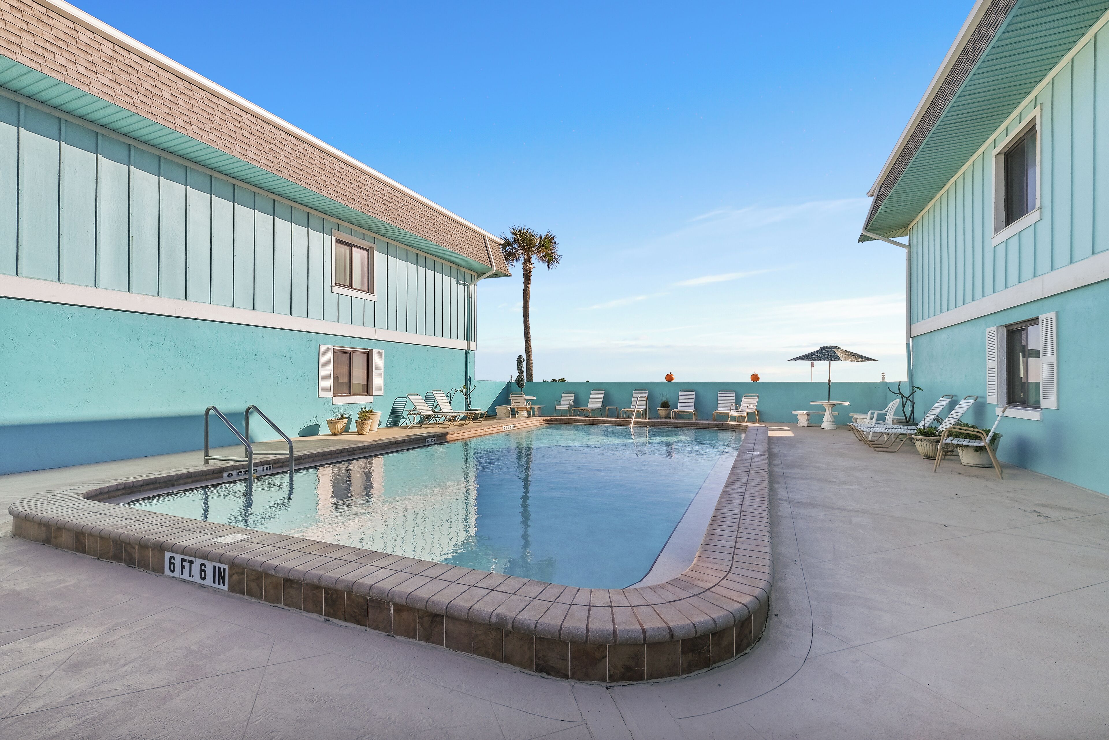 Piscina a l'aire lliure i piscina climatitzada 