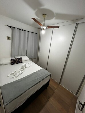 2 quartos, ferros/tábuas de passar roupa, Wi-Fi, roupa de cama