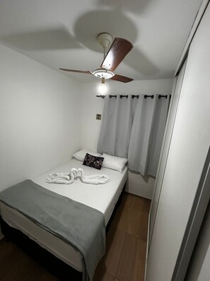 2 quartos, ferros/tábuas de passar roupa, Wi-Fi, roupa de cama