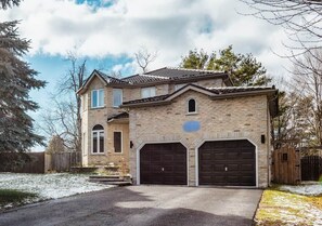 Unclassified image, 3 of 76, button - Blue Haven | Thoughtfully Designed Retreat (Barrie)