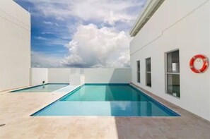 Outdoor pool - Great View Apt. W/3 Bedrooms (Torices)