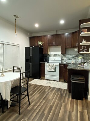 Private kitchen - Feel Right at home 2 bedroom apartment in Green Ridge (Green ridge)