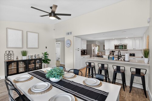 Epic Scottsdale Retreat: Pool, Hot Tub, Pool Table, Game Room & Golden Tee