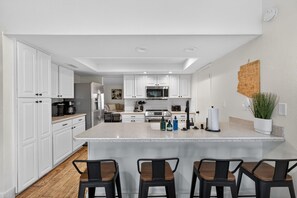 Fridge, microwave, oven, stovetop - Epic Scottsdale Retreat: Pool, Hot Tub, Pool Table, Game Room & Golden Tee (Scottsdale)