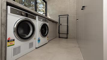 Apartment | Bathroom | Bathtub