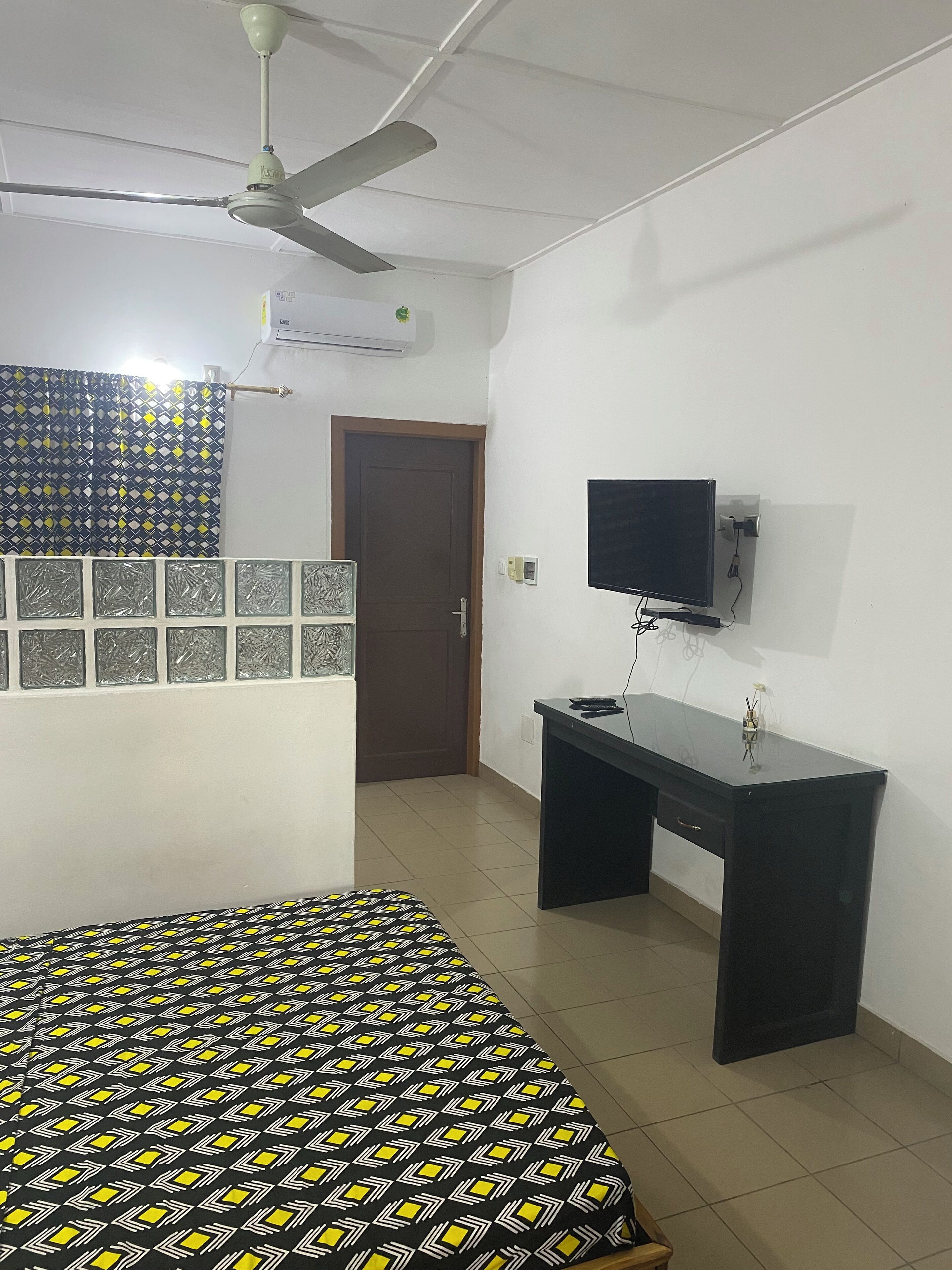 書桌、筆電工作空間、免費無線上網